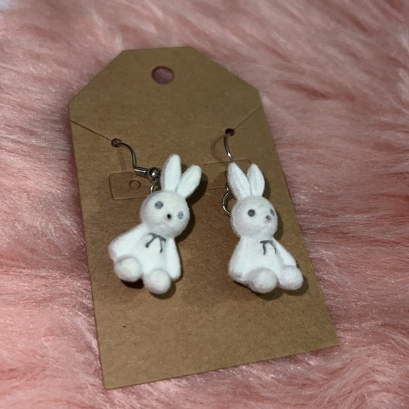 Felt rabbit earrings, fuzzy bunny earrings white and silver nickel free - Picture 4 of 6
